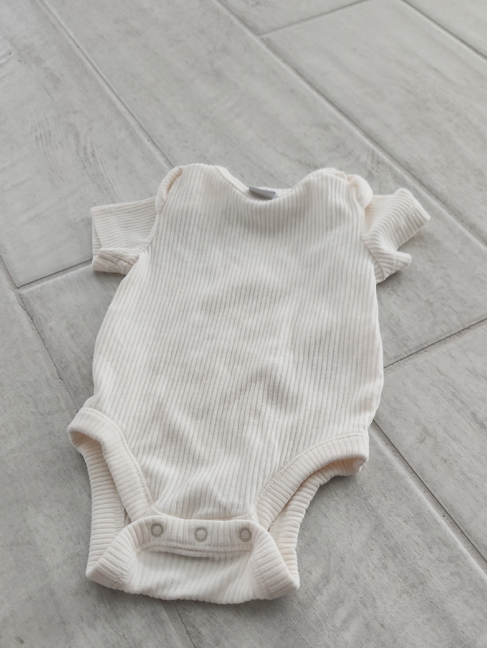 🐻 Old Navy Cream Ribbed Short Sleeve Baby Bodysuit